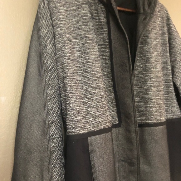 ⭐️HP⭐️ LuluLemon Cocoon Car Coat- size small!! - Picture 5 of 10